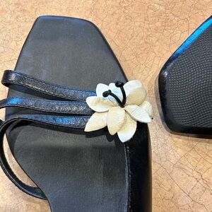 Access low heel dress shoes